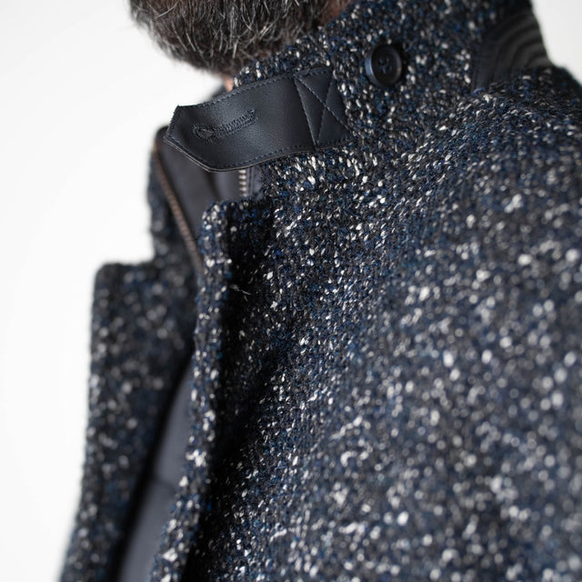 Manteau "Raspail" Bleu Marine en Tweed Chiné Bleu Fort et Blanc avec Plastron intérieur amovible