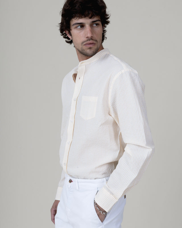 CHEMISE COL MAO EN SEERSUCKER À RAYURES JAUNE