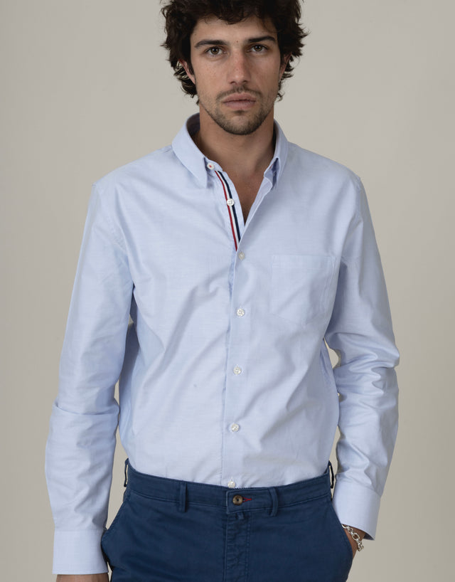 CHEMISE CORFOU EN OXFORD BLEU CIEL AVEC GANSE BLEU BLANC ROUGE