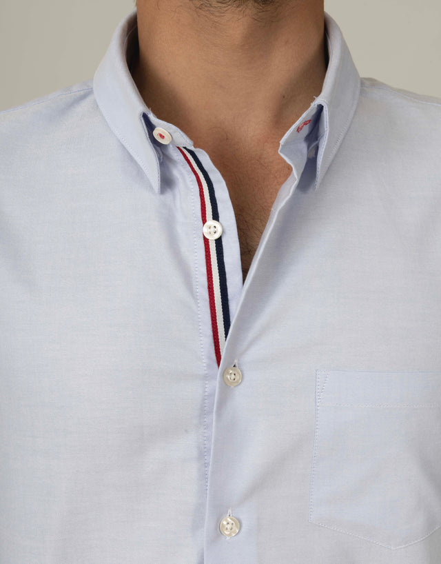 CHEMISE CORFOU EN OXFORD BLEU CIEL AVEC GANSE BLEU BLANC ROUGE