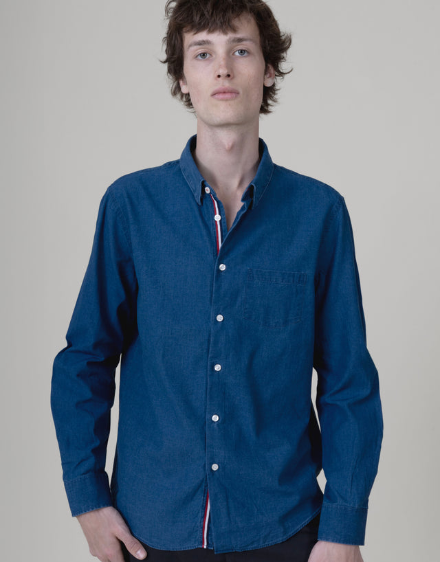 CHEMISE CORFOU EN JEANS CHAMBRAY FONCÉ AVEC GANSE BLEU BLANC ROUGE