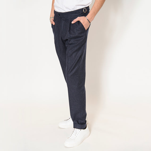 Pantalon à Pinces "Giuseppe" en Flanelle Bleu Marine à Rayure Tennis en Laine de Chez Vitale Barberis Canonico avec Pattes de Serrage